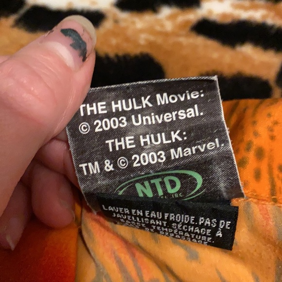 3/$30 Vintage Hulk Shirt - Picture 6 of 6